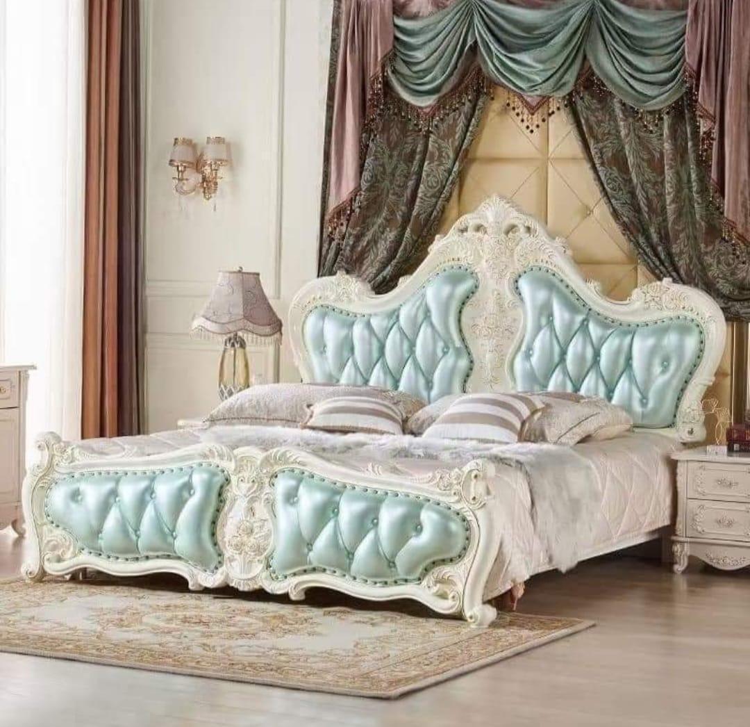 Royal luxury Italian Carved Wooden King Size Bed (TF/BD/007)